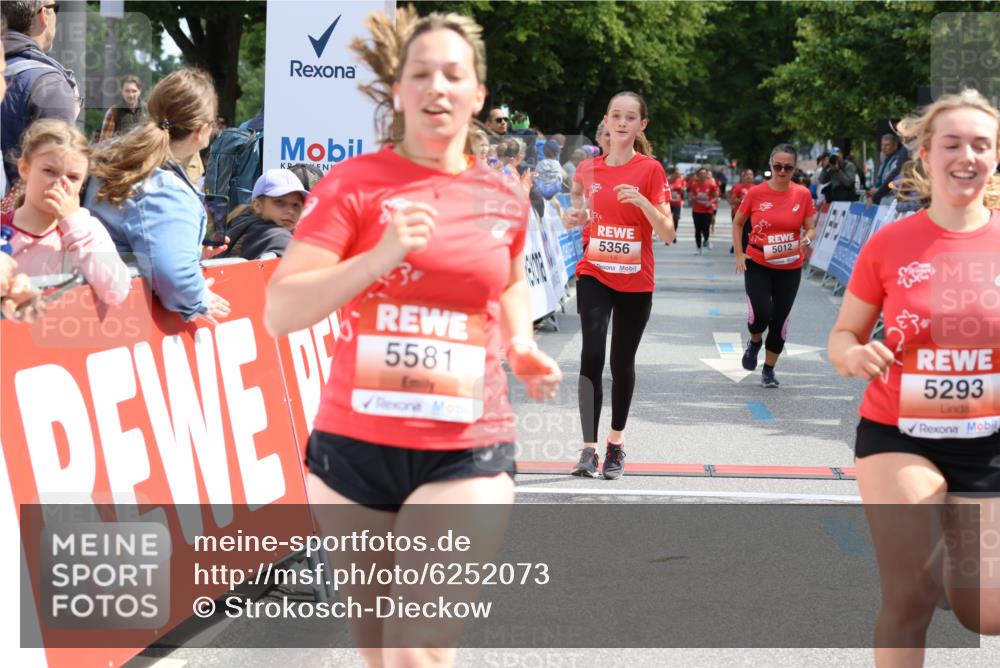 08.06.2024 - REWE Women's Run Strokosch-Dieckow http://msf.ph/oto/6252073 09.06.2024 11:06:17 Ziel 5012, 5293, 5355, 5356, 5563, 5581, 5594 meine-sportfotos.de