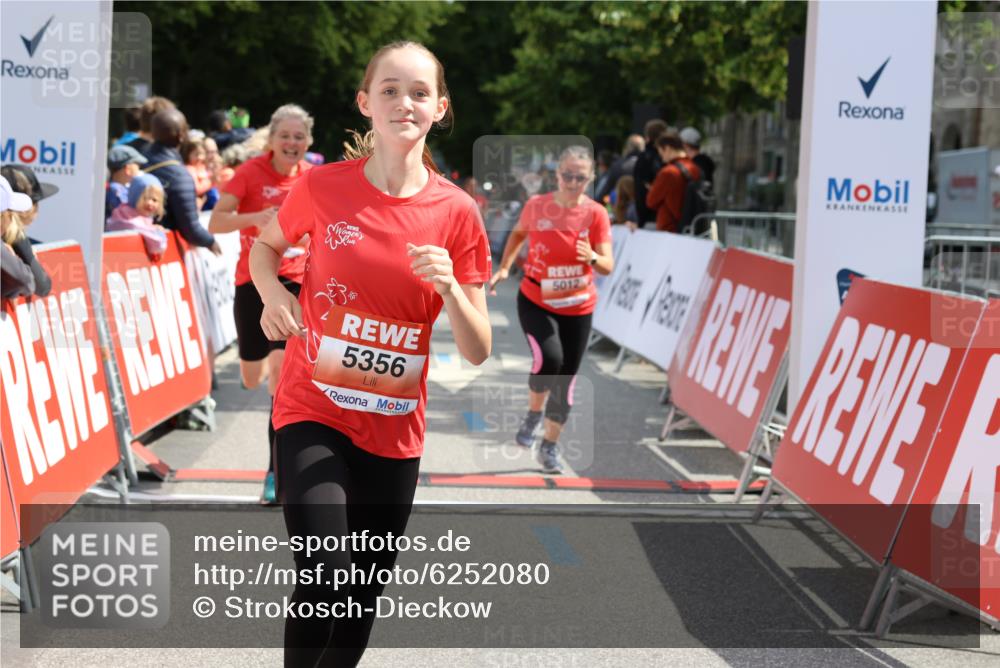 08.06.2024 - REWE Women's Run Strokosch-Dieckow http://msf.ph/oto/6252080 09.06.2024 11:06:19 Ziel 5012, 5293, 5355, 5356, 5542, 5581 meine-sportfotos.de