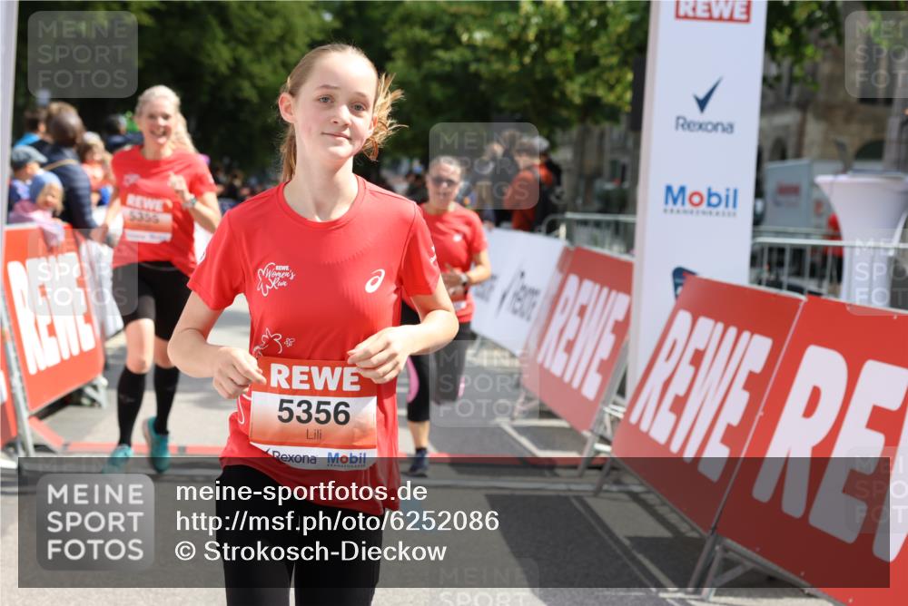 08.06.2024 - REWE Women's Run Strokosch-Dieckow http://msf.ph/oto/6252086 09.06.2024 11:06:19 Ziel 5012, 5293, 5355, 5356, 5542, 5581 meine-sportfotos.de