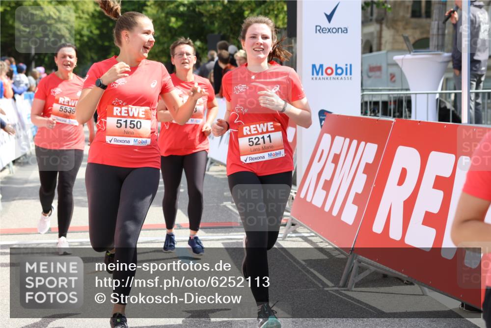 08.06.2024 - REWE Women's Run Strokosch-Dieckow http://msf.ph/oto/6252113 09.06.2024 11:06:29 Ziel 5150, 5211, 5538, 5539, 5542 meine-sportfotos.de