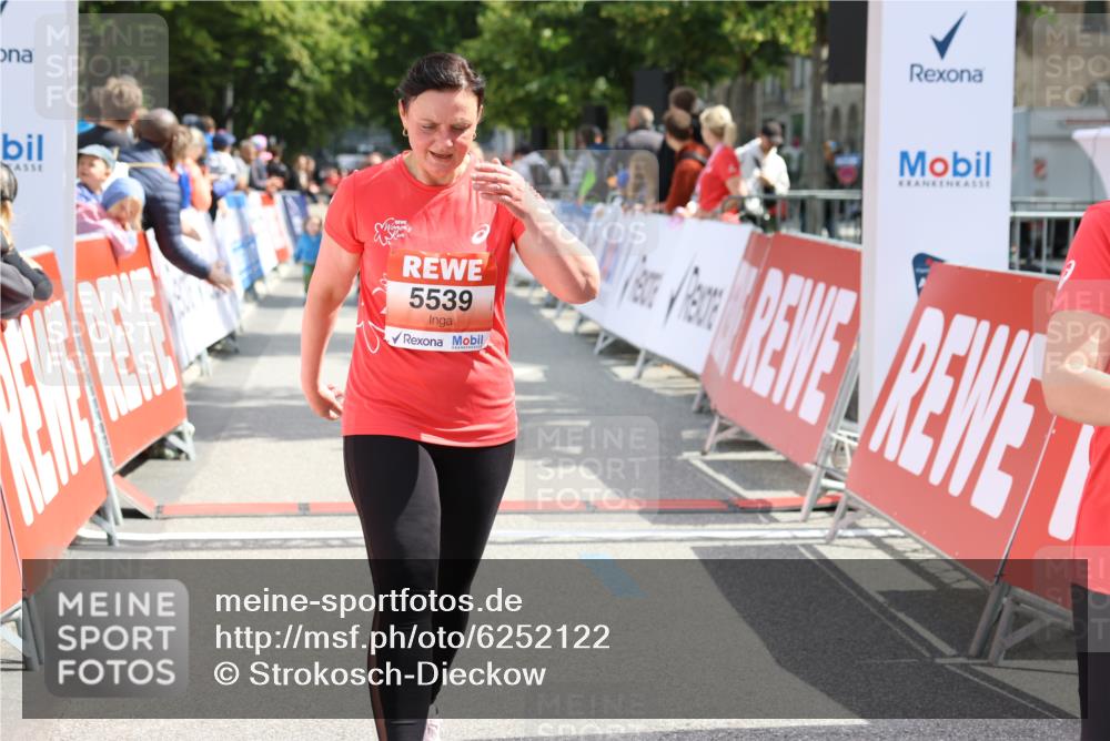 08.06.2024 - REWE Women's Run Strokosch-Dieckow http://msf.ph/oto/6252122 09.06.2024 11:06:32 Ziel 5150, 5211, 5373, 5538, 5539, 5542, 5611 meine-sportfotos.de