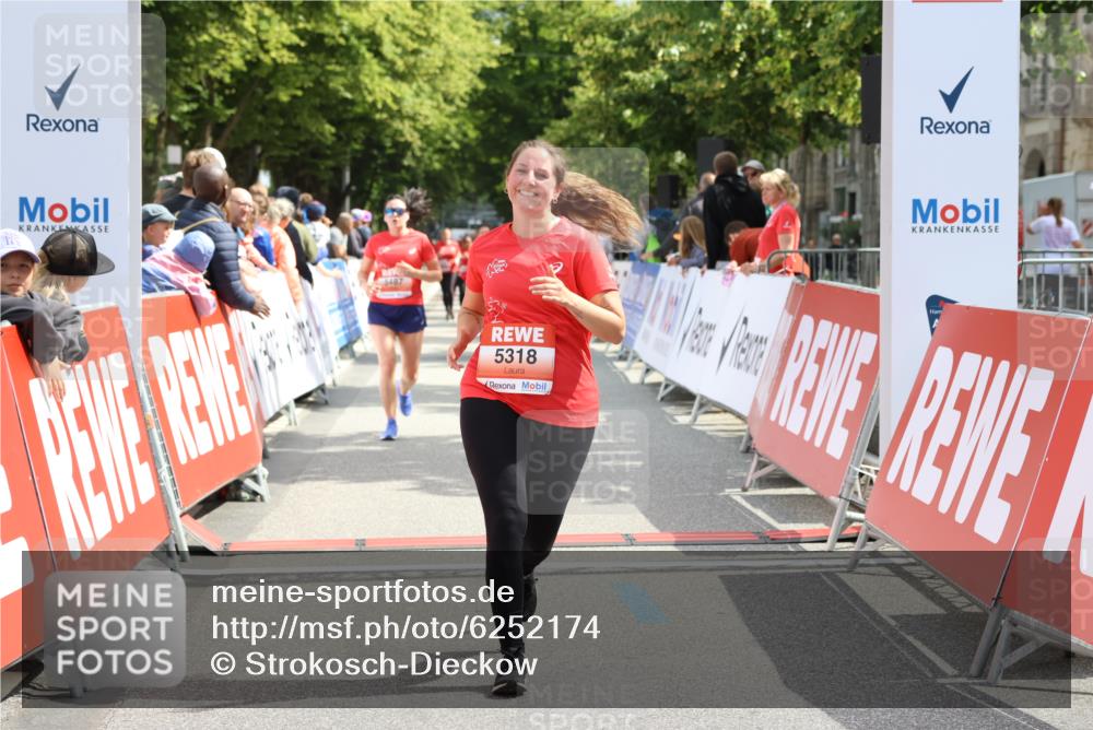08.06.2024 - REWE Women's Run Strokosch-Dieckow http://msf.ph/oto/6252174 09.06.2024 11:06:52 Ziel 5318, 5487 meine-sportfotos.de