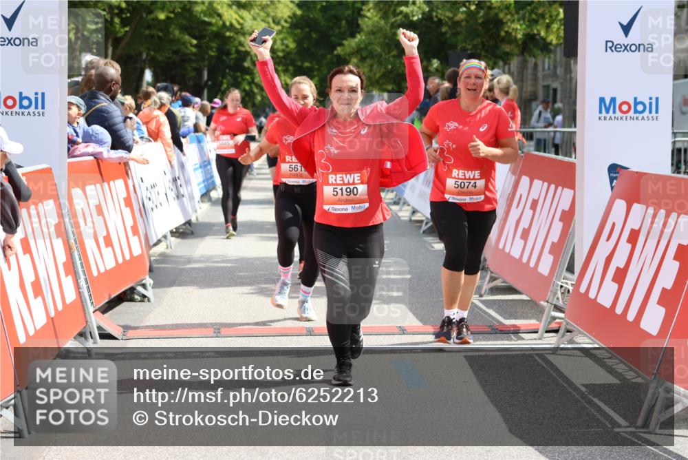 08.06.2024 - REWE Women's Run Strokosch-Dieckow http://msf.ph/oto/6252213 09.06.2024 11:07:03 Ziel 5074, 5091, 5190, 5324, 5444, 5445, 5618 meine-sportfotos.de