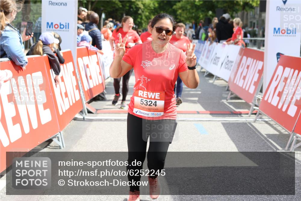 08.06.2024 - REWE Women's Run Strokosch-Dieckow http://msf.ph/oto/6252245 09.06.2024 11:07:06 Ziel 5074, 5091, 5190, 5324, 5444, 5445, 5618 meine-sportfotos.de