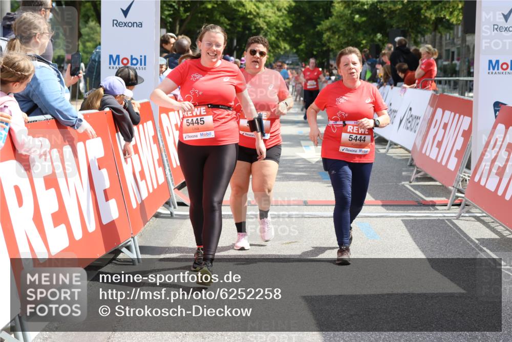 08.06.2024 - REWE Women's Run Strokosch-Dieckow http://msf.ph/oto/6252258 09.06.2024 11:07:08 Ziel 5074, 5079, 5091, 5324, 5444, 5445, 5521, 5618 meine-sportfotos.de