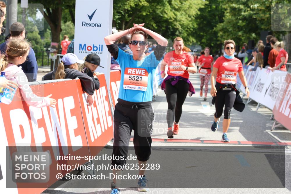 08.06.2024 - REWE Women's Run Strokosch-Dieckow http://msf.ph/oto/6252289 09.06.2024 11:07:18 Ziel 5052, 5079, 5095, 5266, 5348, 5521 meine-sportfotos.de