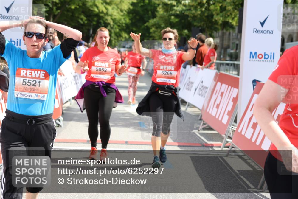 08.06.2024 - REWE Women's Run Strokosch-Dieckow http://msf.ph/oto/6252297 09.06.2024 11:07:19 Ziel 5052, 5079, 5095, 5266, 5348, 5521 meine-sportfotos.de