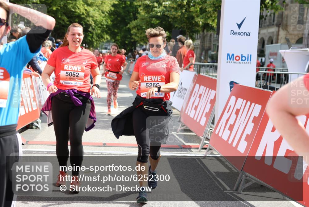 08.06.2024 - REWE Women's Run Strokosch-Dieckow http://msf.ph/oto/6252300 09.06.2024 11:07:20 Ziel 5052, 5079, 5095, 5266, 5348, 5521, 5607 meine-sportfotos.de