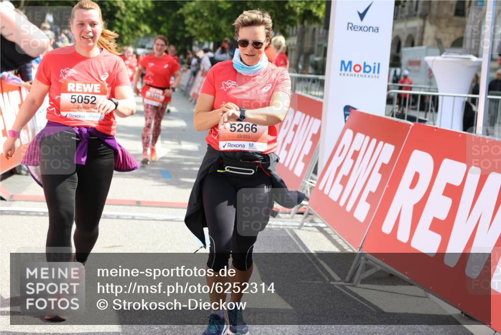 08.06.2024 - REWE Women's Run Strokosch-Dieckow http://msf.ph/oto/6252314 09.06.2024 11:07:20 Ziel 5052, 5079, 5095, 5266, 5348, 5521, 5607 meine-sportfotos.de