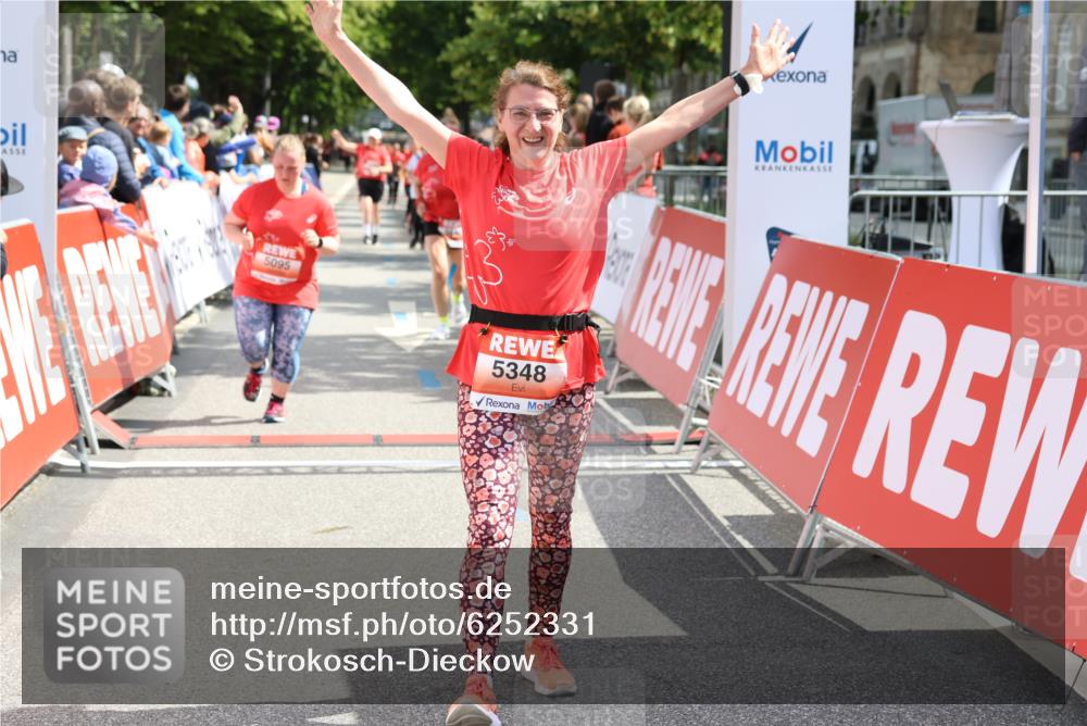 08.06.2024 - REWE Women's Run Strokosch-Dieckow http://msf.ph/oto/6252331 09.06.2024 11:07:25 Ziel 5095, 5200, 5224, 5348, 5607 meine-sportfotos.de