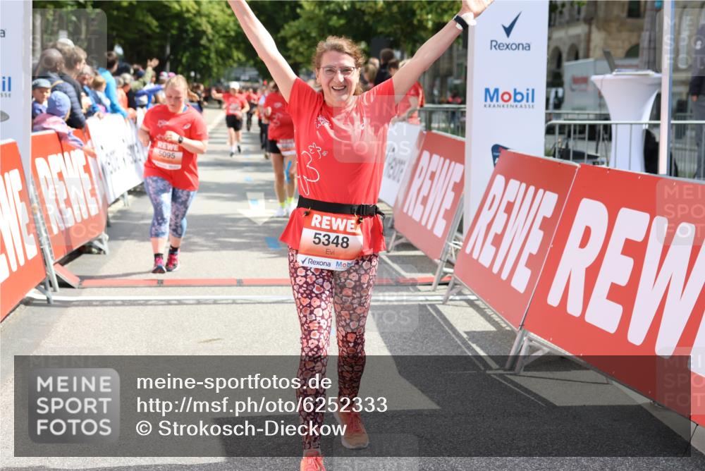 08.06.2024 - REWE Women's Run Strokosch-Dieckow http://msf.ph/oto/6252333 09.06.2024 11:07:26 Ziel 5095, 5200, 5224, 5348, 5393, 5607 meine-sportfotos.de