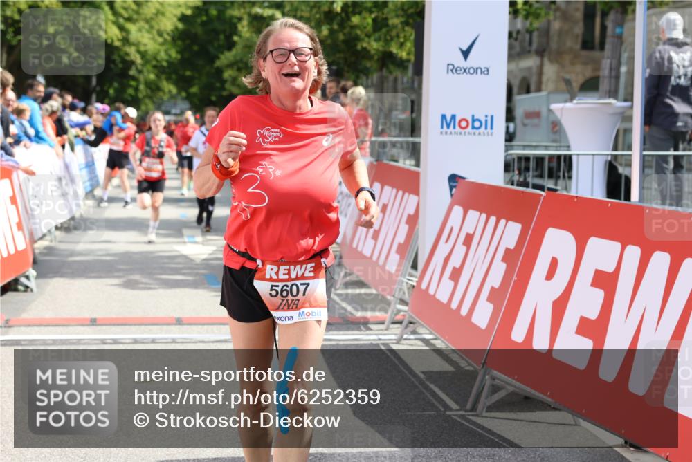 08.06.2024 - REWE Women's Run Strokosch-Dieckow http://msf.ph/oto/6252359 09.06.2024 11:07:30 Ziel 5060, 5095, 5200, 5224, 5393, 5524, 5607 meine-sportfotos.de