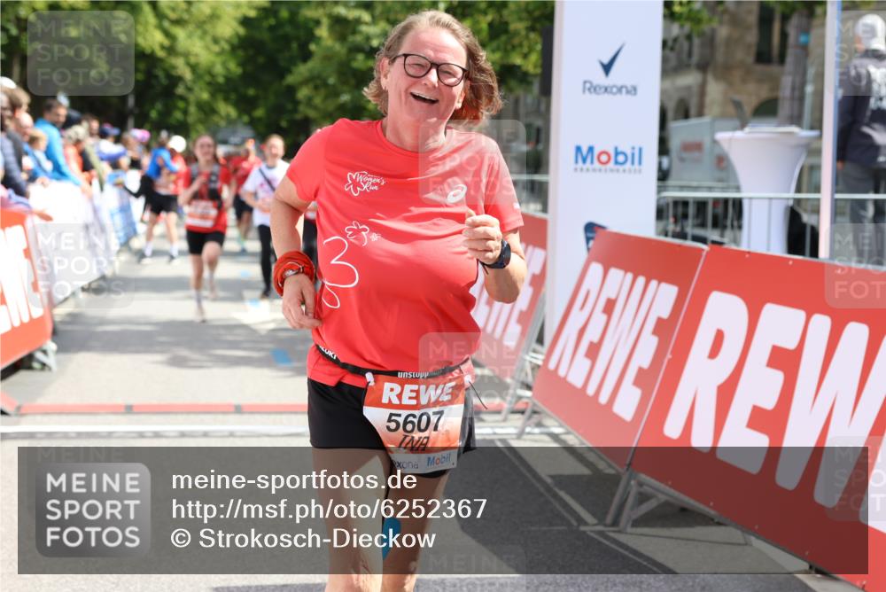 08.06.2024 - REWE Women's Run Strokosch-Dieckow http://msf.ph/oto/6252367 09.06.2024 11:07:30 Ziel 5060, 5095, 5200, 5224, 5393, 5524, 5607 meine-sportfotos.de