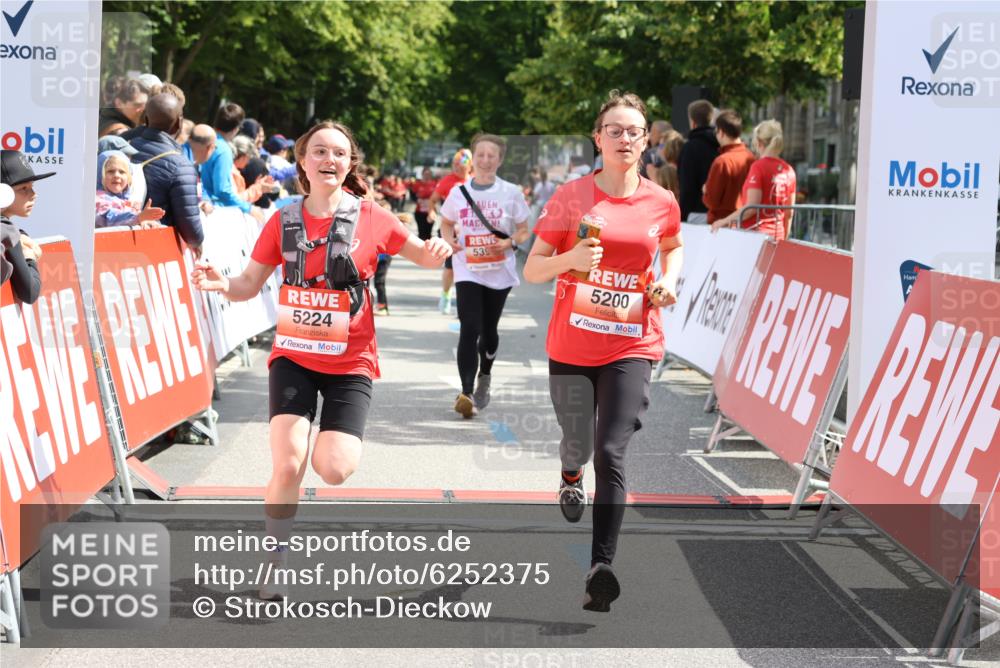 08.06.2024 - REWE Women's Run Strokosch-Dieckow http://msf.ph/oto/6252375 09.06.2024 11:07:32 Ziel 5060, 5200, 5224, 5393, 5524, 5607 meine-sportfotos.de