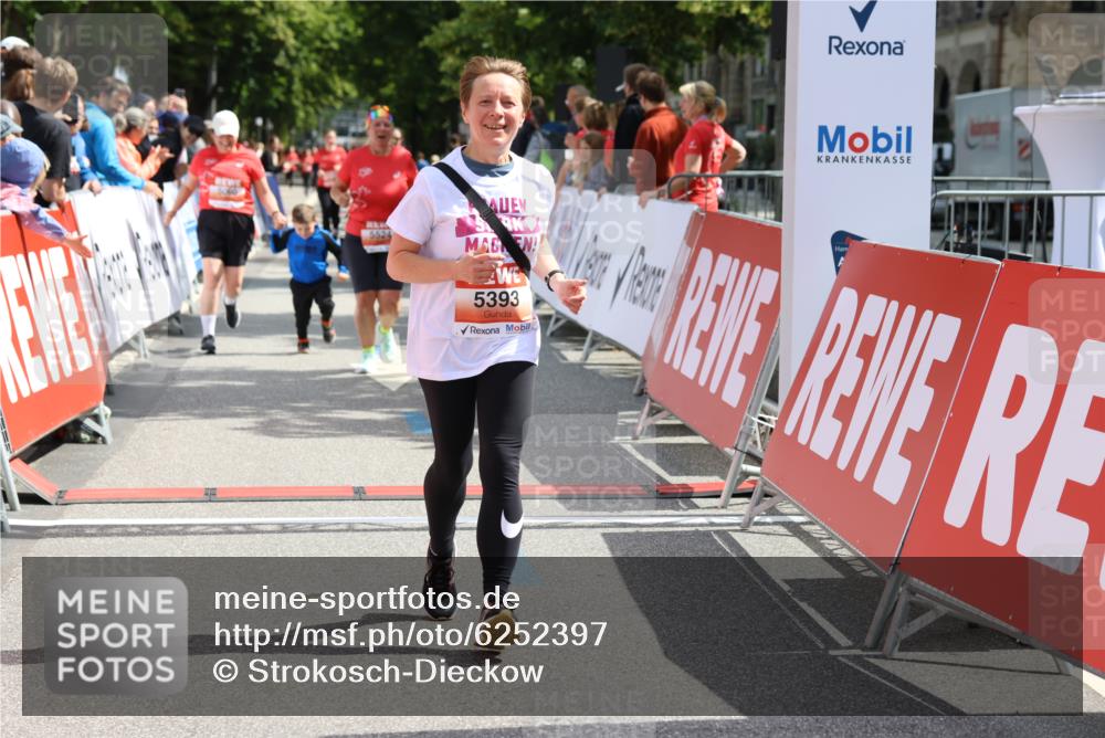 08.06.2024 - REWE Women's Run Strokosch-Dieckow http://msf.ph/oto/6252397 09.06.2024 11:07:35 Ziel 5060, 5096, 5200, 5224, 5393, 5524 meine-sportfotos.de