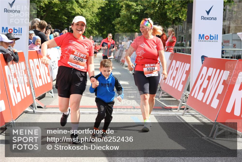 08.06.2024 - REWE Women's Run Strokosch-Dieckow http://msf.ph/oto/6252436 09.06.2024 11:07:40 Ziel 5060, 5096, 5143, 5524 meine-sportfotos.de