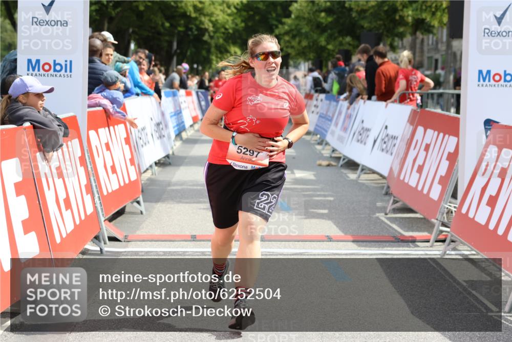 08.06.2024 - REWE Women's Run Strokosch-Dieckow http://msf.ph/oto/6252504 09.06.2024 11:07:56 Ziel 5037, 5239, 5297, 5602 meine-sportfotos.de