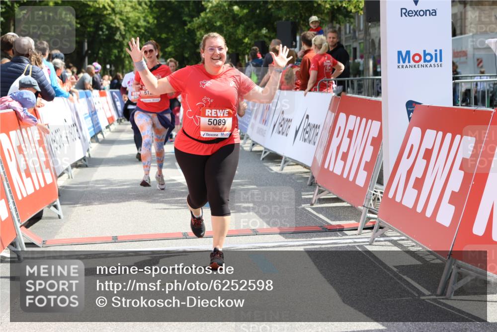 08.06.2024 - REWE Women's Run Strokosch-Dieckow http://msf.ph/oto/6252598 09.06.2024 11:08:16 Ziel 5089, 5113, 5122, 5259, 5307, 5315, 5392, 5442, 5464 meine-sportfotos.de