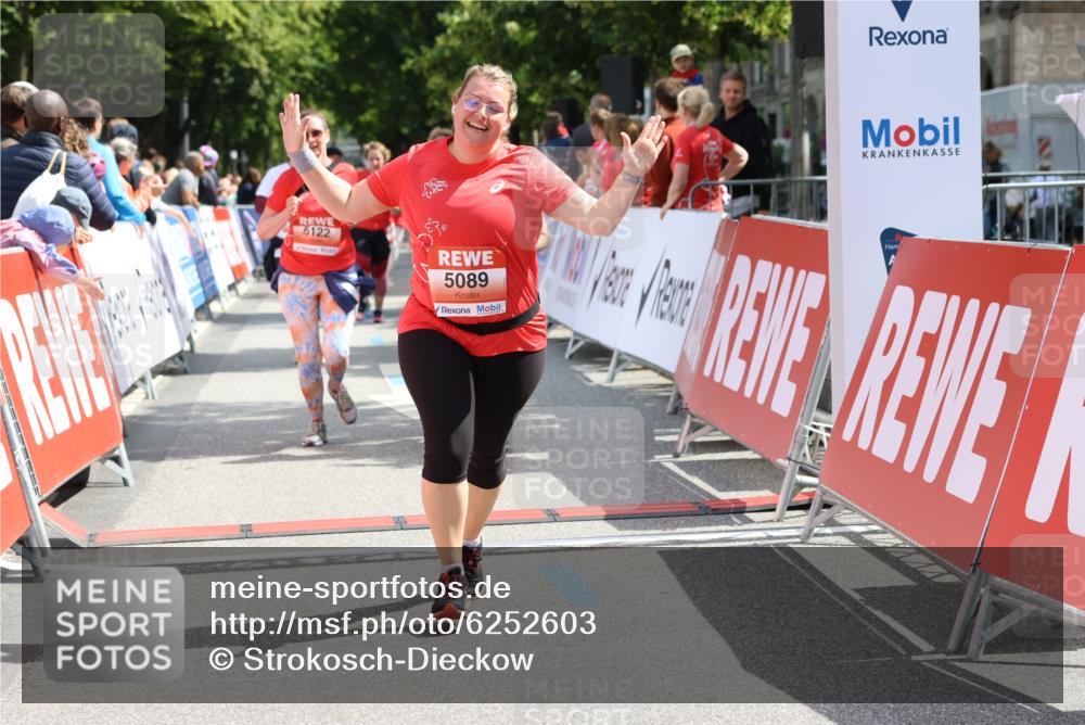 08.06.2024 - REWE Women's Run Strokosch-Dieckow http://msf.ph/oto/6252603 09.06.2024 11:08:17 Ziel 5089, 5113, 5122, 5259, 5307, 5315, 5392, 5442, 5464, 5541 meine-sportfotos.de