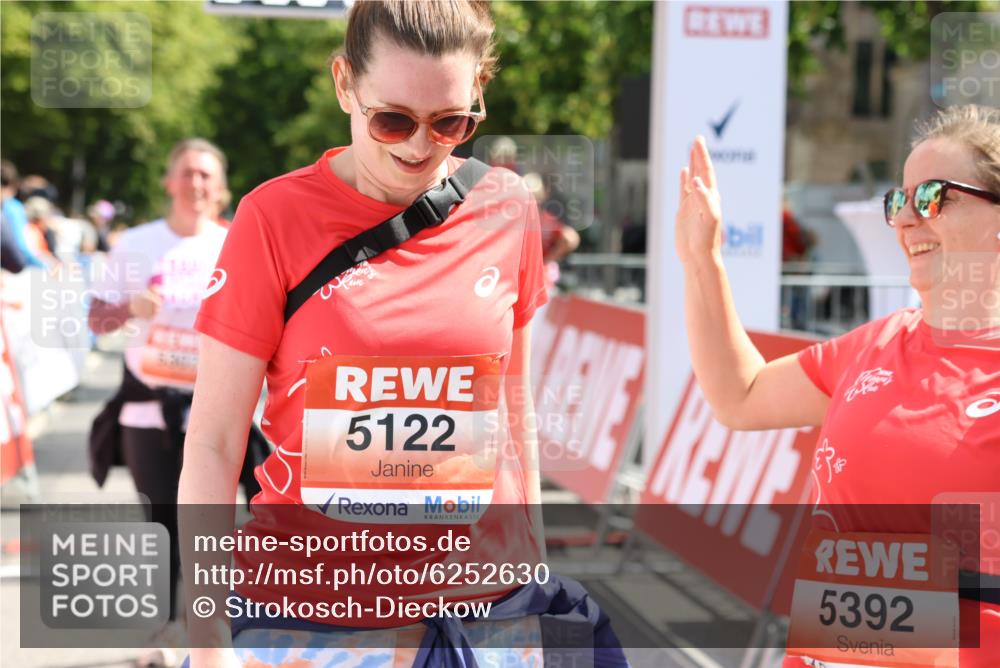 08.06.2024 - REWE Women's Run Strokosch-Dieckow http://msf.ph/oto/6252630 09.06.2024 11:08:21 Ziel 5042, 5089, 5122, 5139, 5193, 5259, 5307, 5315, 5392, 5464, 5541 meine-sportfotos.de