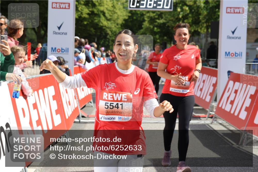 08.06.2024 - REWE Women's Run Strokosch-Dieckow http://msf.ph/oto/6252633 09.06.2024 11:08:28 Ziel 5042, 5139, 5193, 5315, 5423, 5541 meine-sportfotos.de