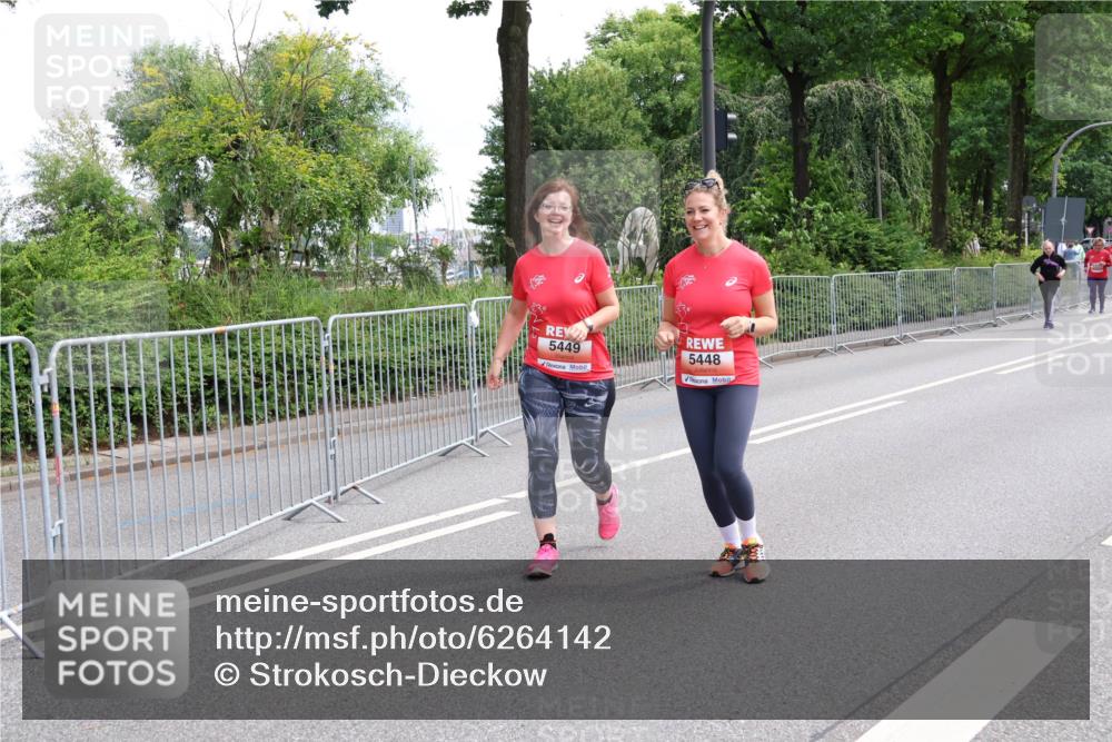 08.06.2024 - REWE Women's Run Strokosch-Dieckow http://msf.ph/oto/6264142 09.06.2024 11:07:39 Laufen 5449, 5448 meine-sportfotos.de
