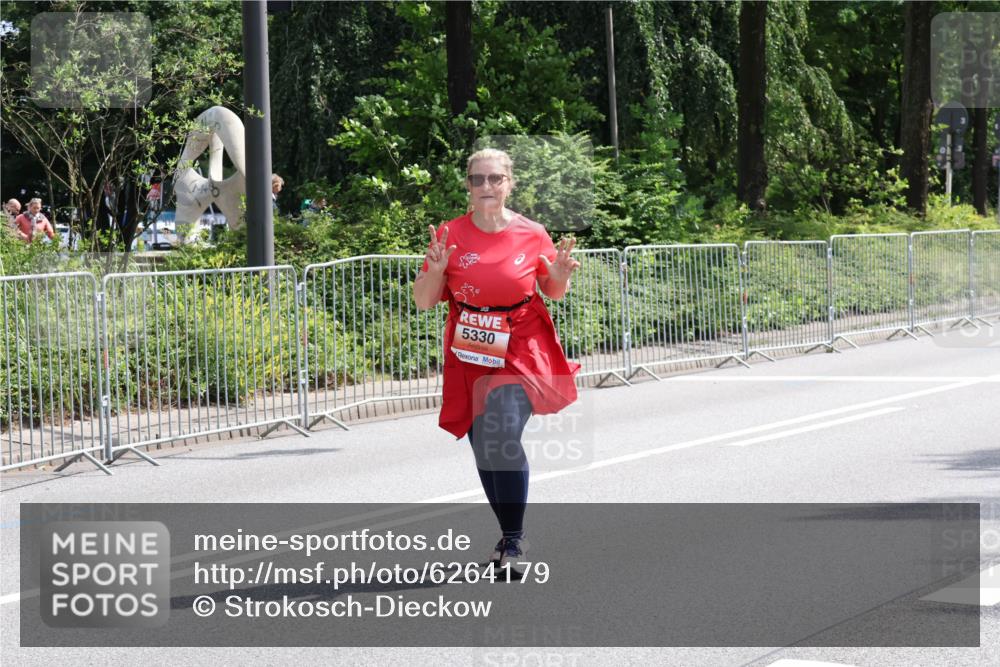 08.06.2024 - REWE Women's Run Strokosch-Dieckow http://msf.ph/oto/6264179 09.06.2024 11:08:09 Laufen 5330 meine-sportfotos.de