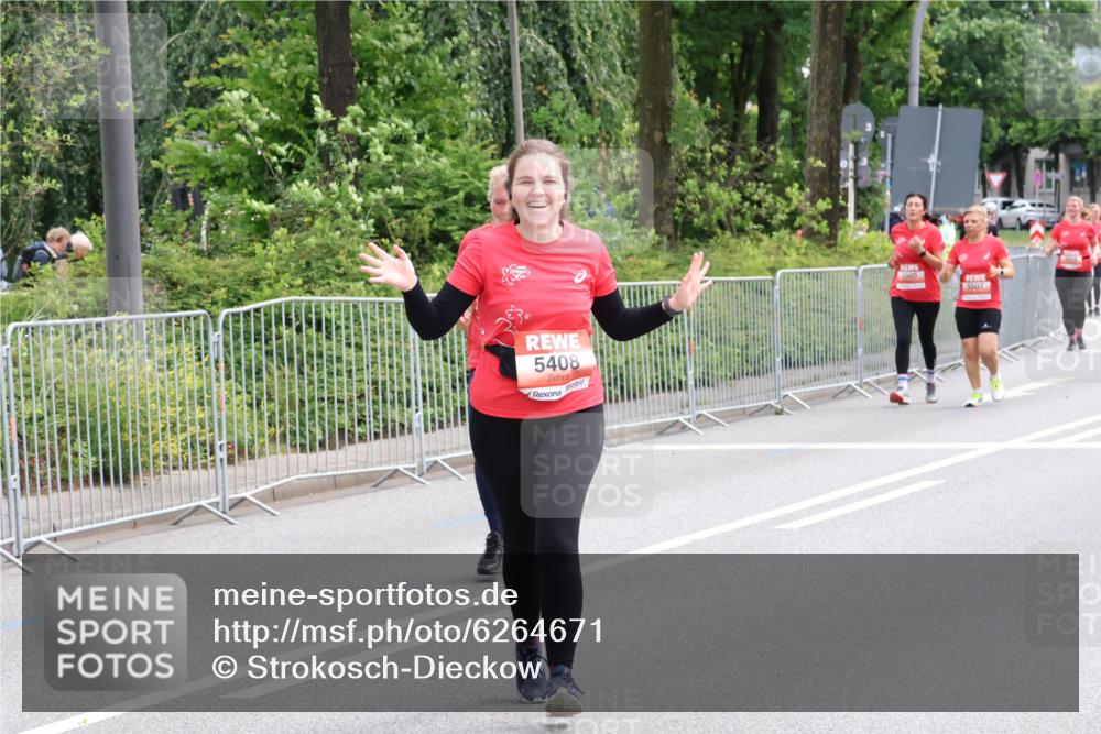 08.06.2024 - REWE Women's Run Strokosch-Dieckow http://msf.ph/oto/6264671 09.06.2024 11:04:50 Laufen 5408, 3505, 5507 meine-sportfotos.de