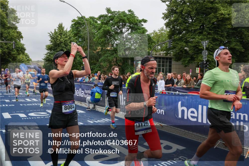 30.06.2024 - hella hamburg halbmarathon Michael Strokosch http://msf.ph/oto/6403667 30.06.2024 10:41:53 Ziel 1226, 3348, 3456, 4086, 6834, 7129, 8018, 8084, 8739, 10114, 10395, 11250, 11368, 13175 meine-sportfotos.de