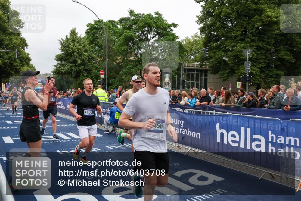 30.06.2024 - hella hamburg halbmarathon Michael Strokosch http://msf.ph/oto/6403708 30.06.2024 10:41:56 Ziel 1226, 3348, 3456, 4086, 6834, 7129, 8739, 11250, 11368, 12079, 12086 meine-sportfotos.de