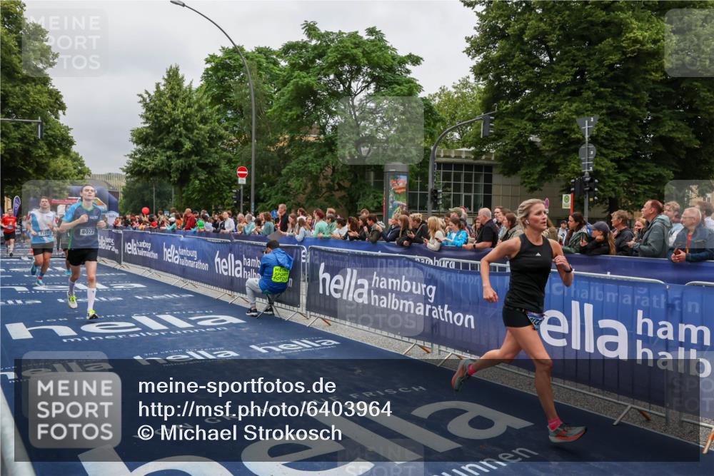 30.06.2024 - hella hamburg halbmarathon Michael Strokosch http://msf.ph/oto/6403964 30.06.2024 10:42:27 Ziel 1544, 2254, 2275, 7321, 8072, 8789, 8836, 10122, 11004, 11023, 11111 meine-sportfotos.de