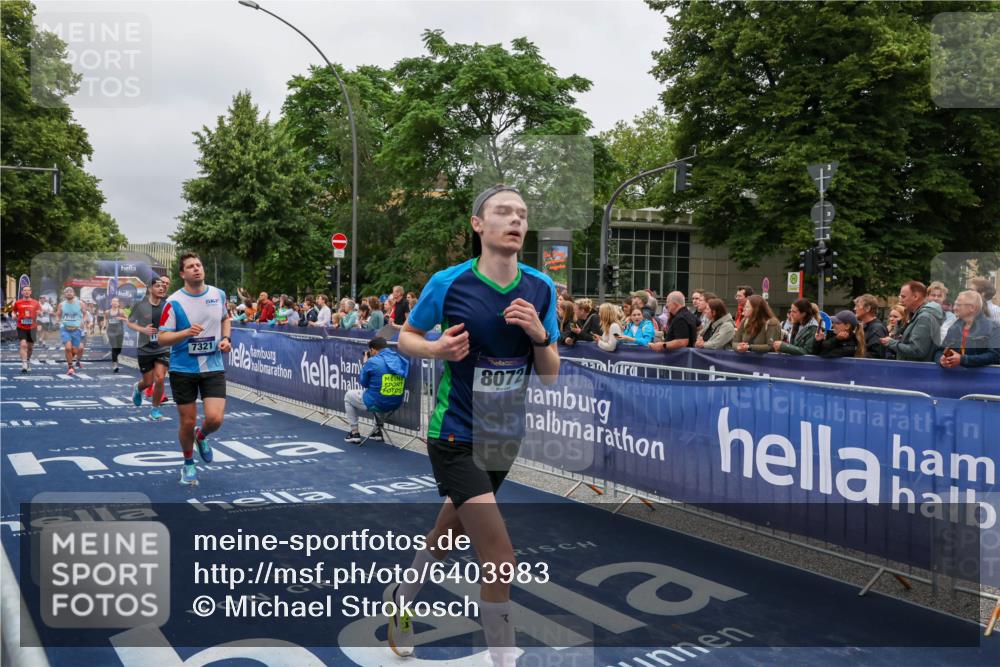 30.06.2024 - hella hamburg halbmarathon Michael Strokosch http://msf.ph/oto/6403983 30.06.2024 10:42:29 Ziel 2254, 7321, 8072, 8789, 8836, 10122, 11004, 11023, 11111 meine-sportfotos.de