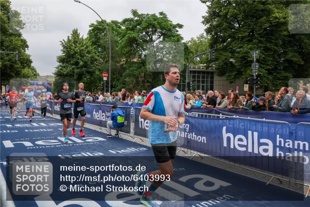 30.06.2024 - hella hamburg halbmarathon Michael Strokosch http://msf.ph/oto/6403993 30.06.2024 10:42:30 Ziel 2254, 6912, 7321, 8072, 8789, 8836, 11004, 11023, 11111 meine-sportfotos.de
