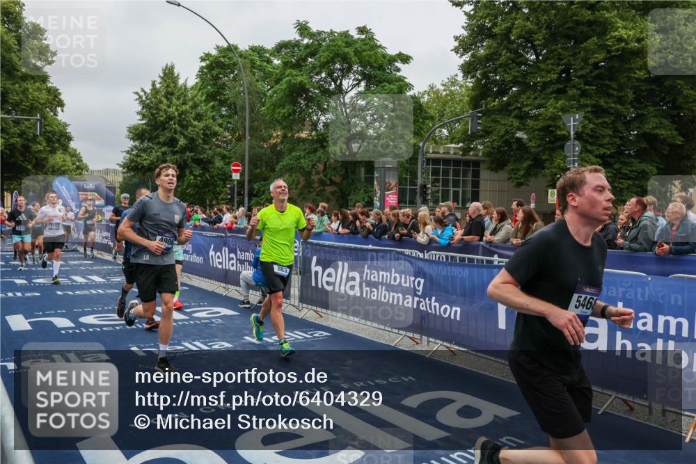 30.06.2024 - hella hamburg halbmarathon Michael Strokosch http://msf.ph/oto/6404329 30.06.2024 10:42:56 Ziel 883, 966, 2040, 4457, 4986, 5242, 5864, 6007, 7065, 7066, 7753, 9524, 9986, 10226, 10978, 11131, 11629, 11986, 12350 meine-sportfotos.de
