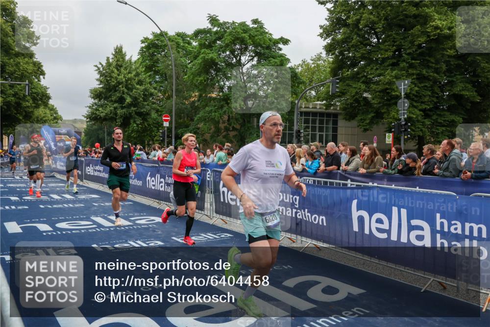 30.06.2024 - hella hamburg halbmarathon Michael Strokosch http://msf.ph/oto/6404458 30.06.2024 10:43:04 Ziel 738, 3338, 3613, 5233, 5242, 5482, 6007, 6820, 6855, 7429, 9986 meine-sportfotos.de