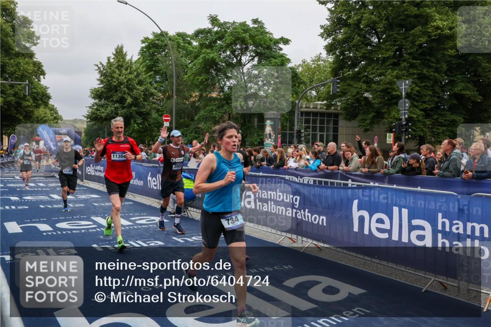 30.06.2024 - hella hamburg halbmarathon Michael Strokosch http://msf.ph/oto/6404724 30.06.2024 10:43:39 Ziel 734, 2008, 2210, 6038, 9556, 10014, 11304, 11623, 12107 meine-sportfotos.de