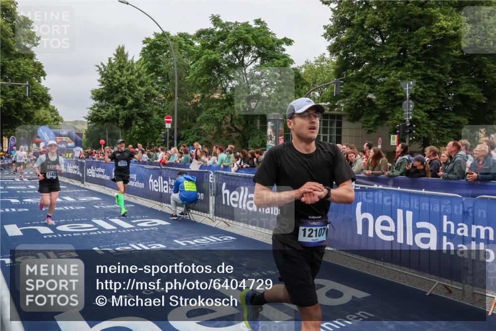 30.06.2024 - hella hamburg halbmarathon Michael Strokosch http://msf.ph/oto/6404729 30.06.2024 10:43:41 Ziel 623, 734, 2008, 2210, 6038, 10014, 11091, 11304, 11623, 12107 meine-sportfotos.de