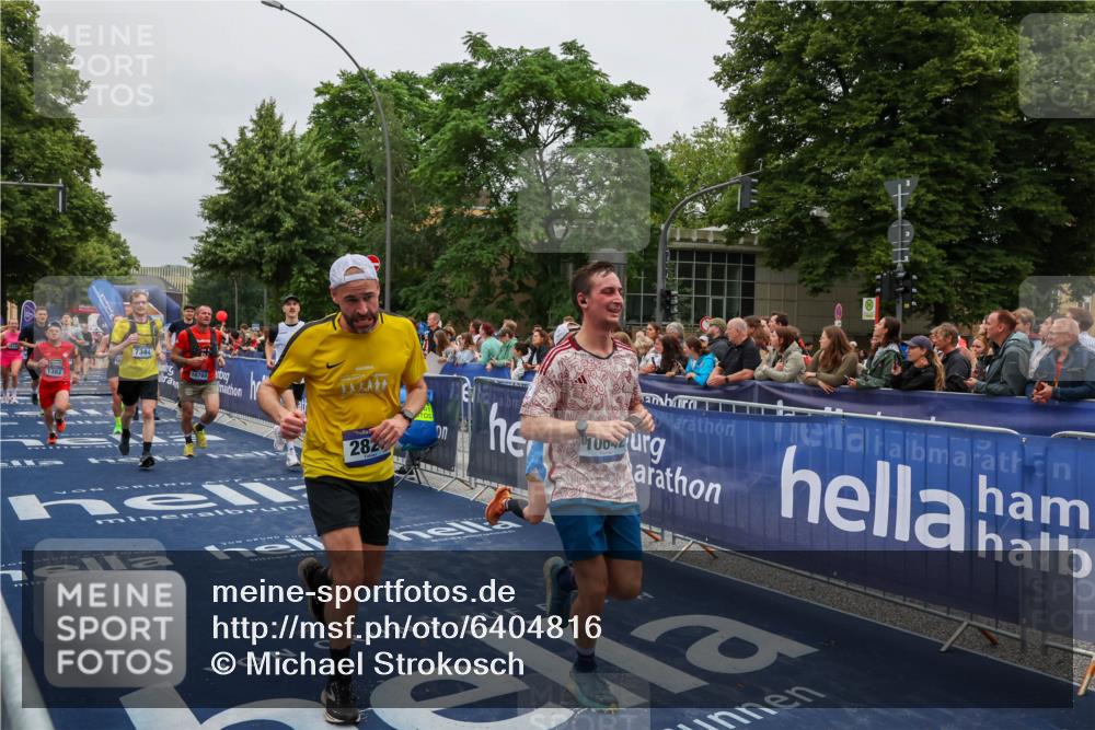 30.06.2024 - hella hamburg halbmarathon Michael Strokosch http://msf.ph/oto/6404816 30.06.2024 10:43:53 Ziel 1382, 2713, 2827, 3626, 7344, 7890, 8449, 8908, 10042, 10364, 10606, 10760, 11003, 12036, 12104, 12110, 13121, 13151 meine-sportfotos.de