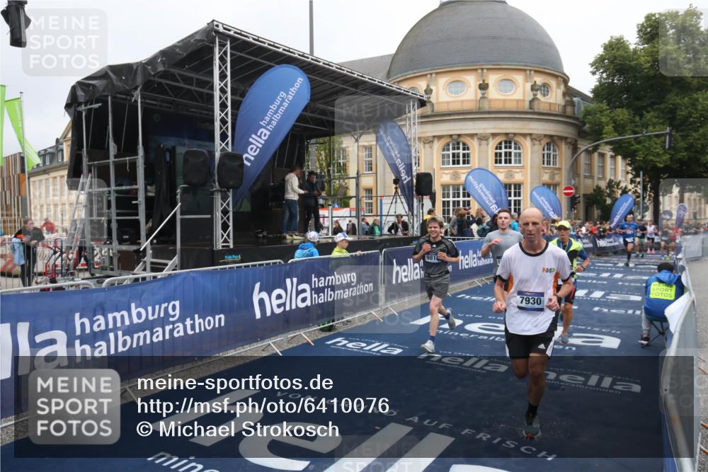 30.06.2024 - hella hamburg halbmarathon Michael Strokosch http://msf.ph/oto/6410076 30.06.2024 10:39:00 Ziel 609, 3533, 6333, 7930, 7986, 8919, 9810, 10195 meine-sportfotos.de
