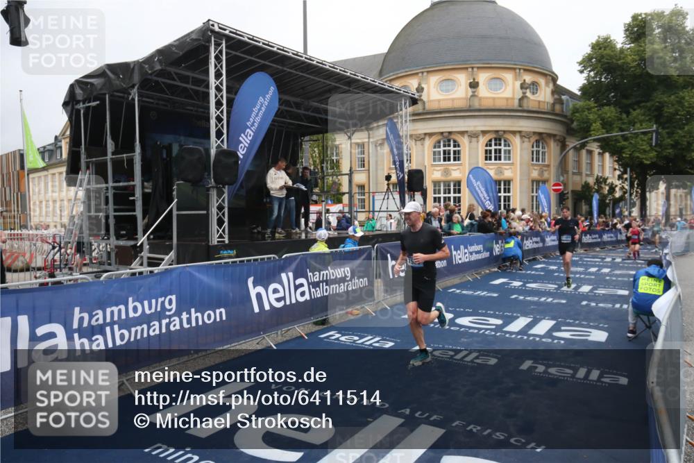 30.06.2024 - hella hamburg halbmarathon Michael Strokosch http://msf.ph/oto/6411514 30.06.2024 10:40:15 Ziel 3791, 4295, 4572, 7537, 7593, 8279, 8613, 10973, 11469, 11563 meine-sportfotos.de
