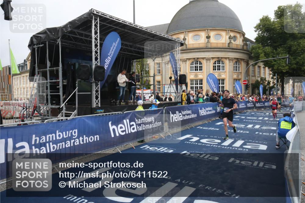 30.06.2024 - hella hamburg halbmarathon Michael Strokosch http://msf.ph/oto/6411522 30.06.2024 10:40:16 Ziel 3791, 4572, 7537, 8279, 8613, 11469, 11563 meine-sportfotos.de