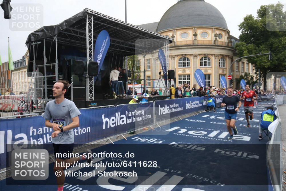 30.06.2024 - hella hamburg halbmarathon Michael Strokosch http://msf.ph/oto/6411628 30.06.2024 10:40:23 Ziel 2208, 3356, 4572, 8279, 8613, 9604, 9696, 11563 meine-sportfotos.de