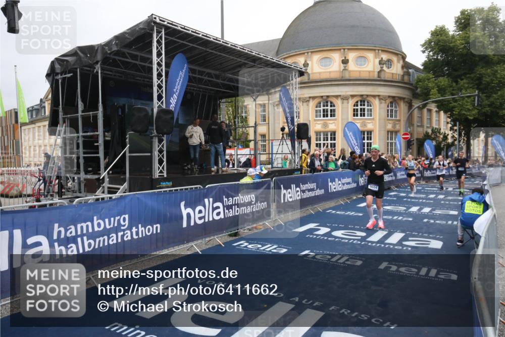 30.06.2024 - hella hamburg halbmarathon Michael Strokosch http://msf.ph/oto/6411662 30.06.2024 10:40:27 Ziel 3356, 9326, 9604, 11265, 12420 meine-sportfotos.de