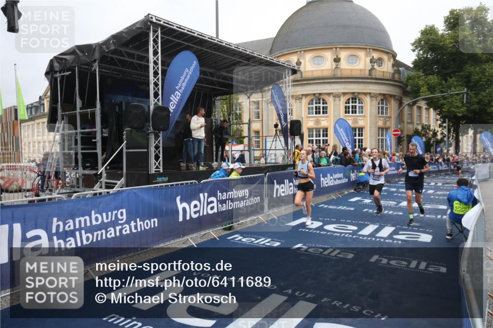 30.06.2024 - hella hamburg halbmarathon Michael Strokosch http://msf.ph/oto/6411689 30.06.2024 10:40:29 Ziel 9326, 9604, 11265, 12420 meine-sportfotos.de