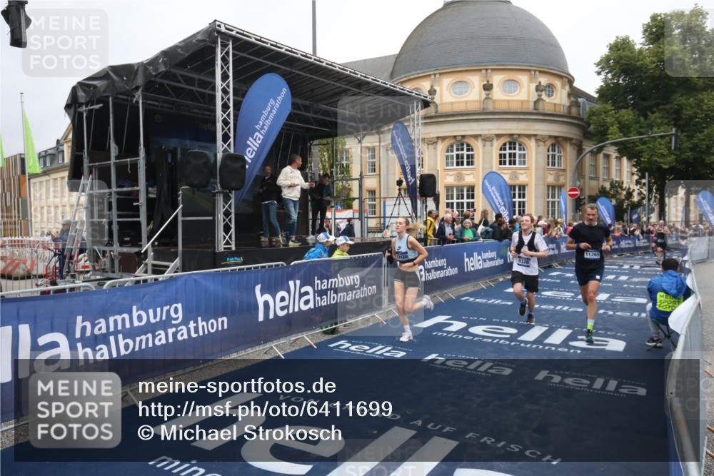 30.06.2024 - hella hamburg halbmarathon Michael Strokosch http://msf.ph/oto/6411699 30.06.2024 10:40:30 Ziel 8545, 9326, 9604, 11265, 12420 meine-sportfotos.de