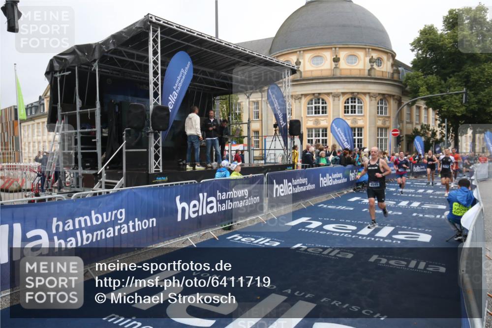 30.06.2024 - hella hamburg halbmarathon Michael Strokosch http://msf.ph/oto/6411719 30.06.2024 10:40:35 Ziel 2075, 4380, 8545, 9082, 10846, 11576, 12390 meine-sportfotos.de