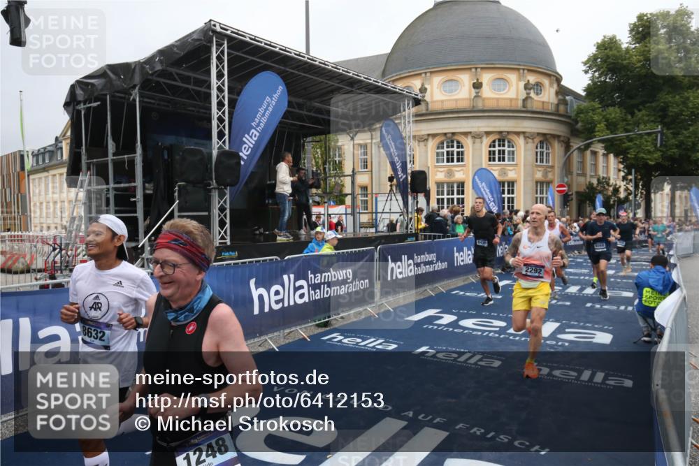30.06.2024 - hella hamburg halbmarathon Michael Strokosch http://msf.ph/oto/6412153 30.06.2024 10:40:52 Ziel 1248, 1777, 2286, 2292, 3761, 4789, 5849, 6384, 7598, 8068, 8436, 8632, 10292 meine-sportfotos.de