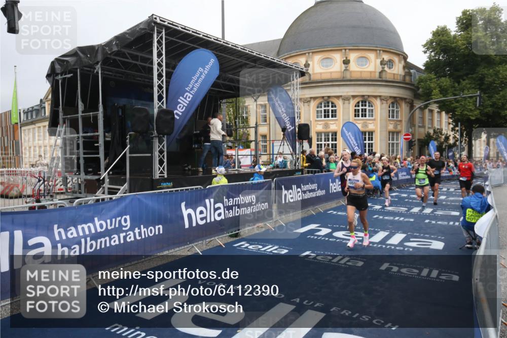 30.06.2024 - hella hamburg halbmarathon Michael Strokosch http://msf.ph/oto/6412390 30.06.2024 10:41:03 Ziel 7923, 8172, 8871, 8994, 9952, 10405, 10556, 12314 meine-sportfotos.de