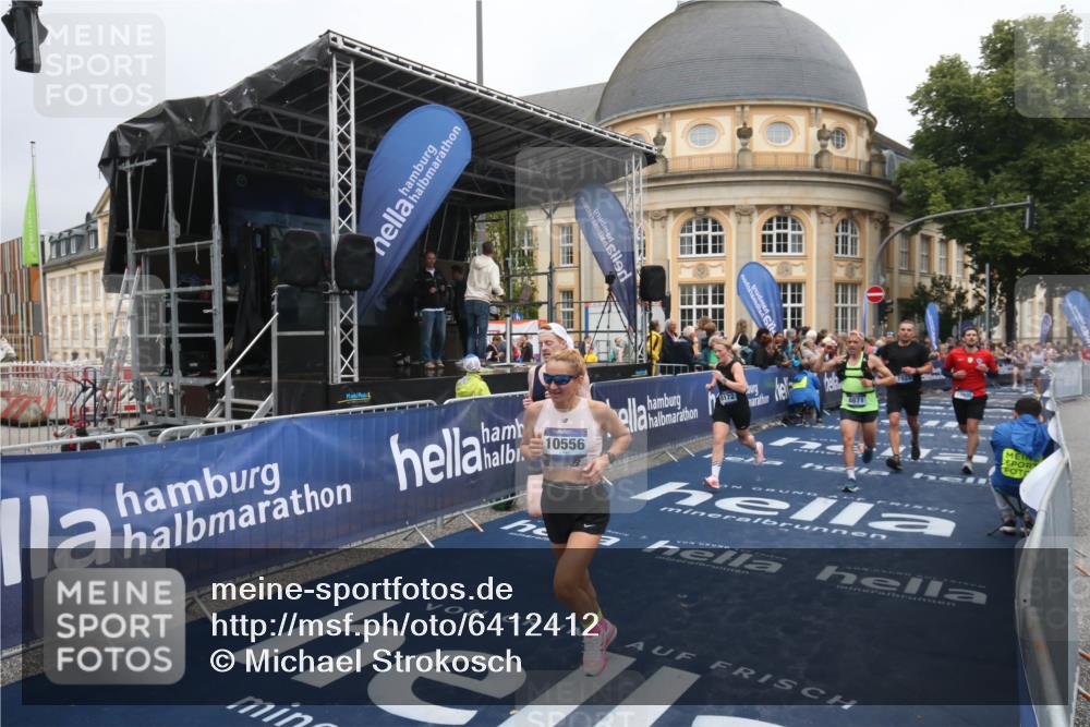 30.06.2024 - hella hamburg halbmarathon Michael Strokosch http://msf.ph/oto/6412412 30.06.2024 10:41:04 Ziel 6651, 7923, 8172, 8871, 8994, 9952, 10405, 10556, 12027, 12314 meine-sportfotos.de