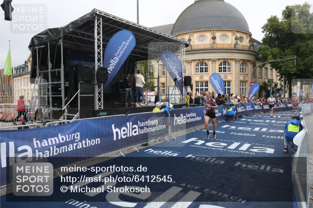 30.06.2024 - hella hamburg halbmarathon Michael Strokosch http://msf.ph/oto/6412545 30.06.2024 10:41:13 Ziel 5767, 6651, 7989, 9642, 11401, 12027 meine-sportfotos.de